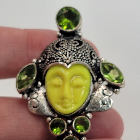Vintage Carved Yellow Face Ring with Peridot Accents,  Silver Jewelry - Picture 5 of 10